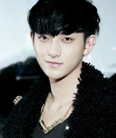 资讯《明星八卦-黄子韬个人工作室成立 单飞活